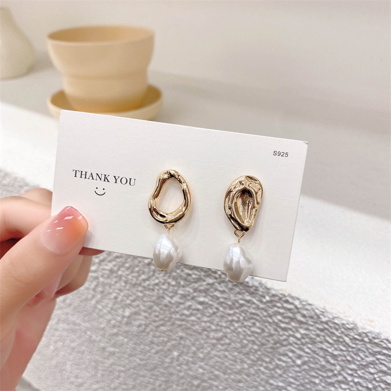 Khuyên tai kẹp không bấm lỗ chốt cố định K133 bằng hợp kim mạ vàng hình khối hạt trai dáng midi Leous Accessories