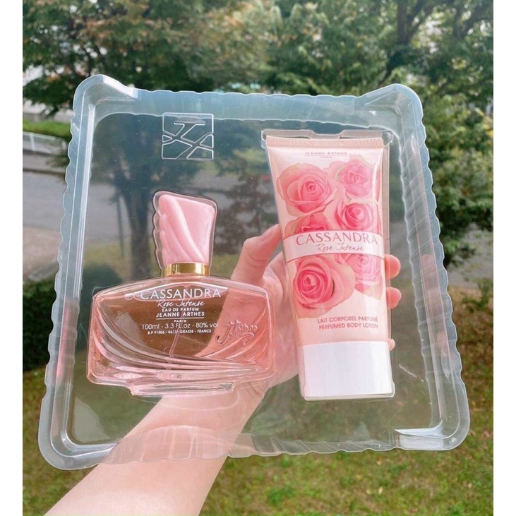 𝐒𝐄́𝐓 𝐍𝐮̛𝐨̛́𝐜 𝐡𝐨𝐚 𝐉𝐄𝐀𝐍𝐍𝐄 𝐀𝐑𝐓𝐇𝐄𝐒 𝐂𝐚𝐬𝐬𝐚𝐧𝐝𝐫𝐚 𝐈𝐧𝐭𝐞𝐧𝐬𝐞 𝐂𝐨𝐟𝐟𝐫𝐞𝐭 𝐄𝐃𝐏𝟏𝟎𝟎𝐦𝐥 + 𝐒𝐮̛̃𝐚 𝐝𝐮̛𝐨̛̃𝐧𝐠 𝐭𝐡𝐞̂̉ 𝟏𝟓𝟎𝐦𝐥