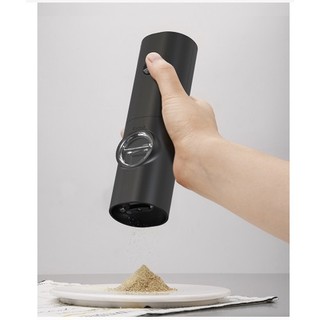 Máy xay hạt tiêu và các loại gia vị cầm tay