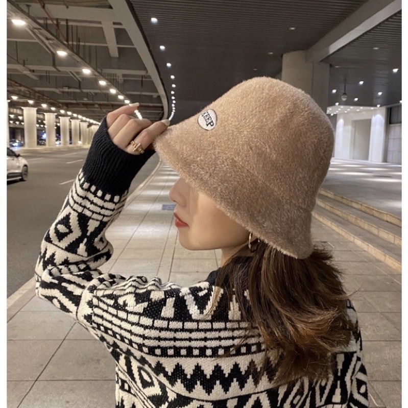 Mũ vành lông thêu chữ xịn sò nhiều mẫu hót hít