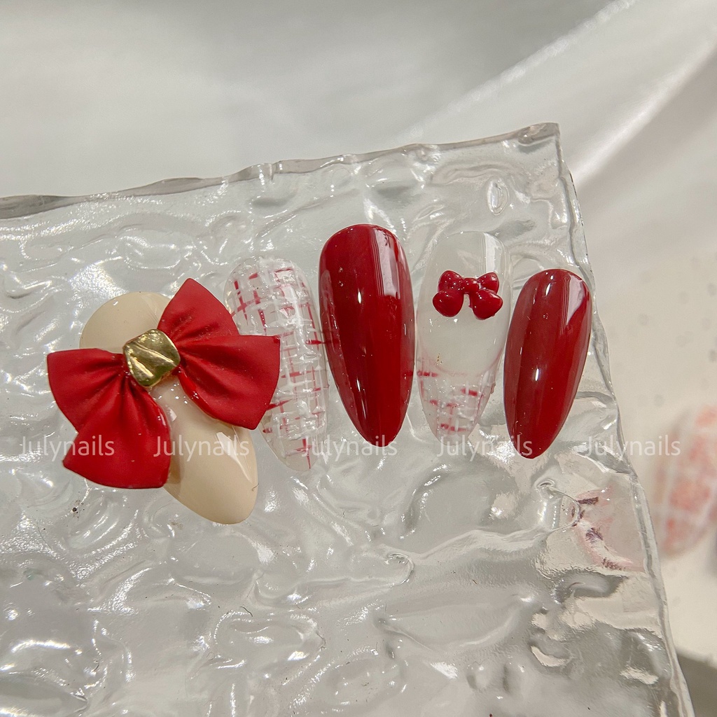 Móng úp thiết kế Nb205 phong cách Giáng sinh, ông già Noel, bông tuyết đỏ trắng julynails.vn