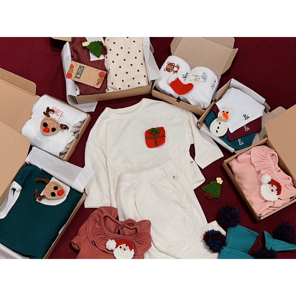 Hộp quà Giáng Sinh Noel thêu tên bé Tre baby