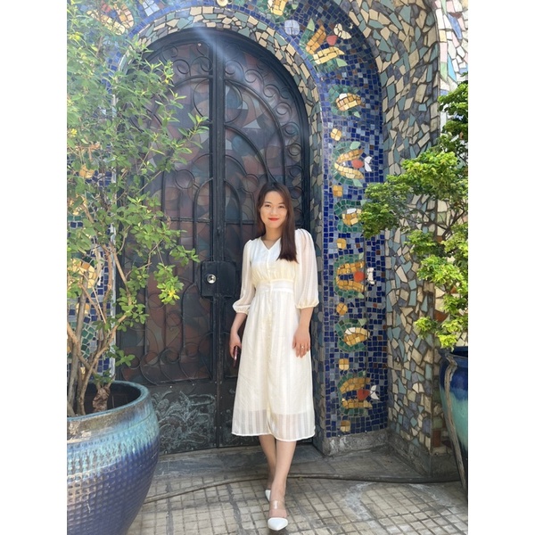 Đầm nữ thiết kế cao cấp màu trắng tay phồng, xẻ tà