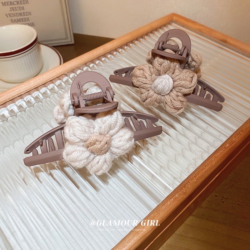 Kẹp tóc đính hoa len handmade