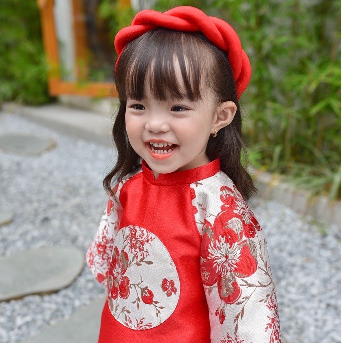 Set áo dài bé gái phối gấm hoa đào 2 mầu đỏ hồng ,sét áo dài trẻ em MONKEY KIDS full size
