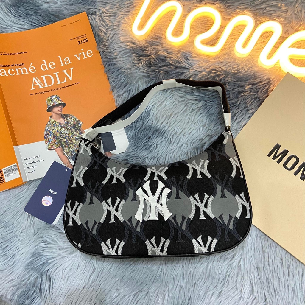 MLB - TÚI ĐEO VAI / ĐEO CHÉO ARGYLE MONOGRAM