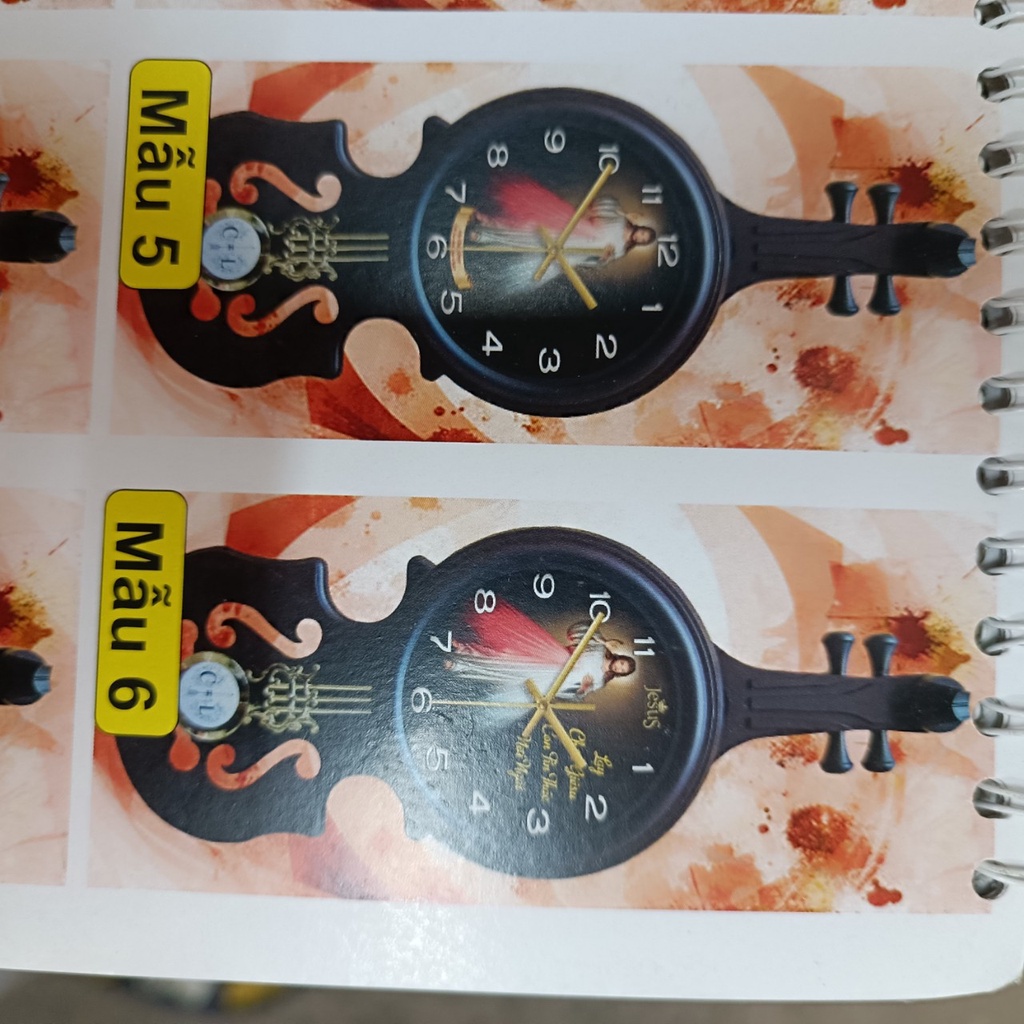 Đồng hồ treo tường hình cây đàn - quà tặng công giáo kt 65*25