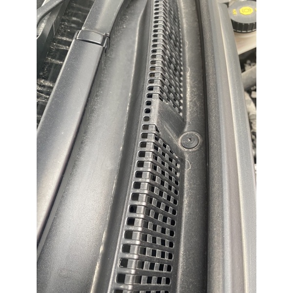 1 cái Chốt nhựa cài máng nước kính lái Vinfast Fadil hàng chính hãng