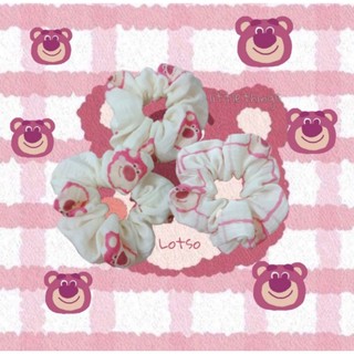 Dây buộc tóc SCRUNCHIES vải gấu dâu muslin dễ thương/ Gấu Lotso dễ thương