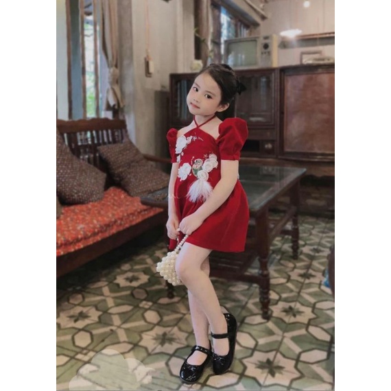 Váy  nhung cổ yếm tay bồng thêu nổi tiểu thư xinh xắn bé gái