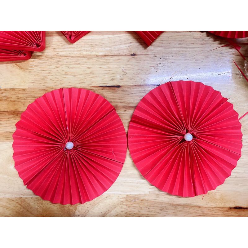 Giấy gập quạt ( màu đỏ nhung có nếp dập sẵn )kt 55×80 cm