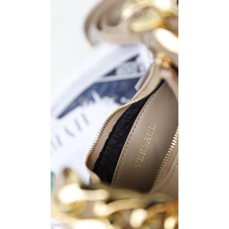 Túi Xách Versace Kẹp Nách Kem Trắng Đen Size 22x17  -  By Anh Dinh Phuong