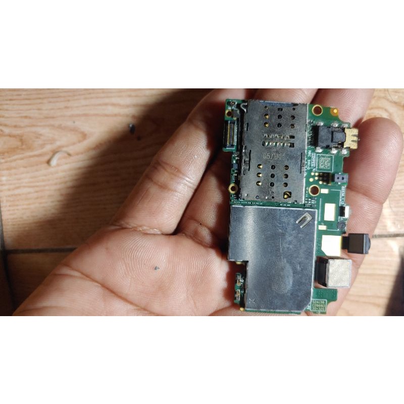 Main sống của xiaomi hay của hãng nào ko nhớ