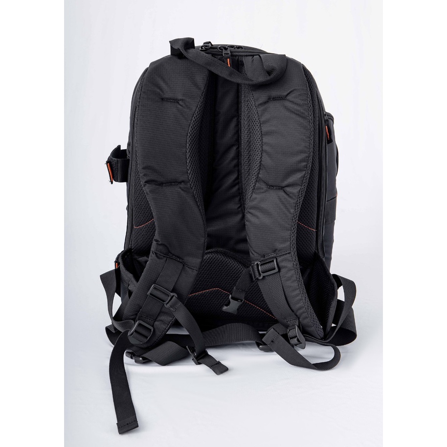 Balo máy ảnh Caselogic 206 màu đen có ngăn laptop vải chống nước.