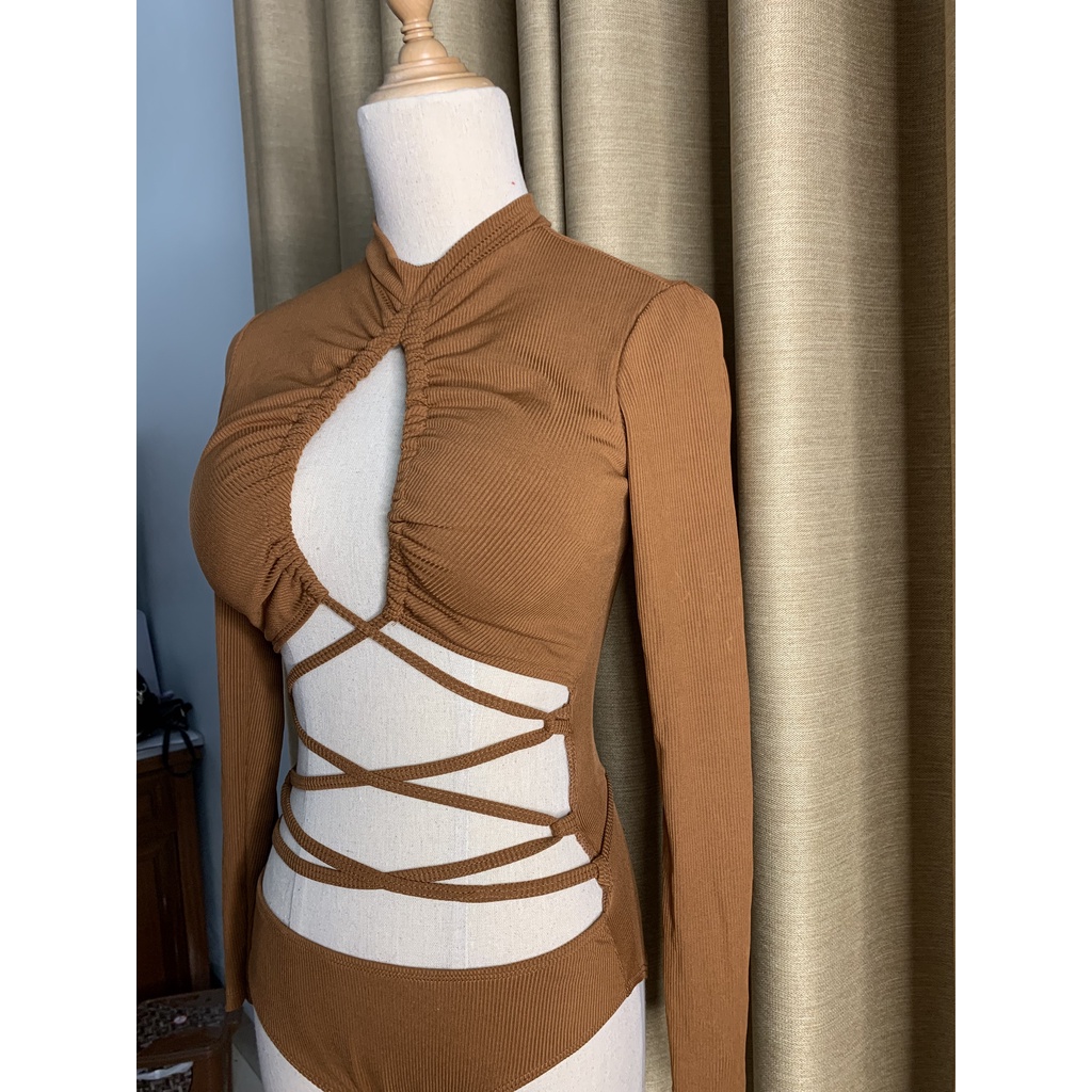 Bộ bikini dài tay cắt xẻ eo cổ quả trám quyến rũ hàng sẵn BM05