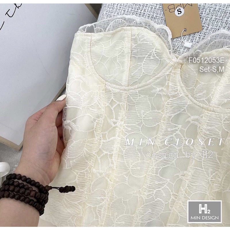 Set áo ống ren hoa viền bèo kèm Váy lưới dài có lót TT0512