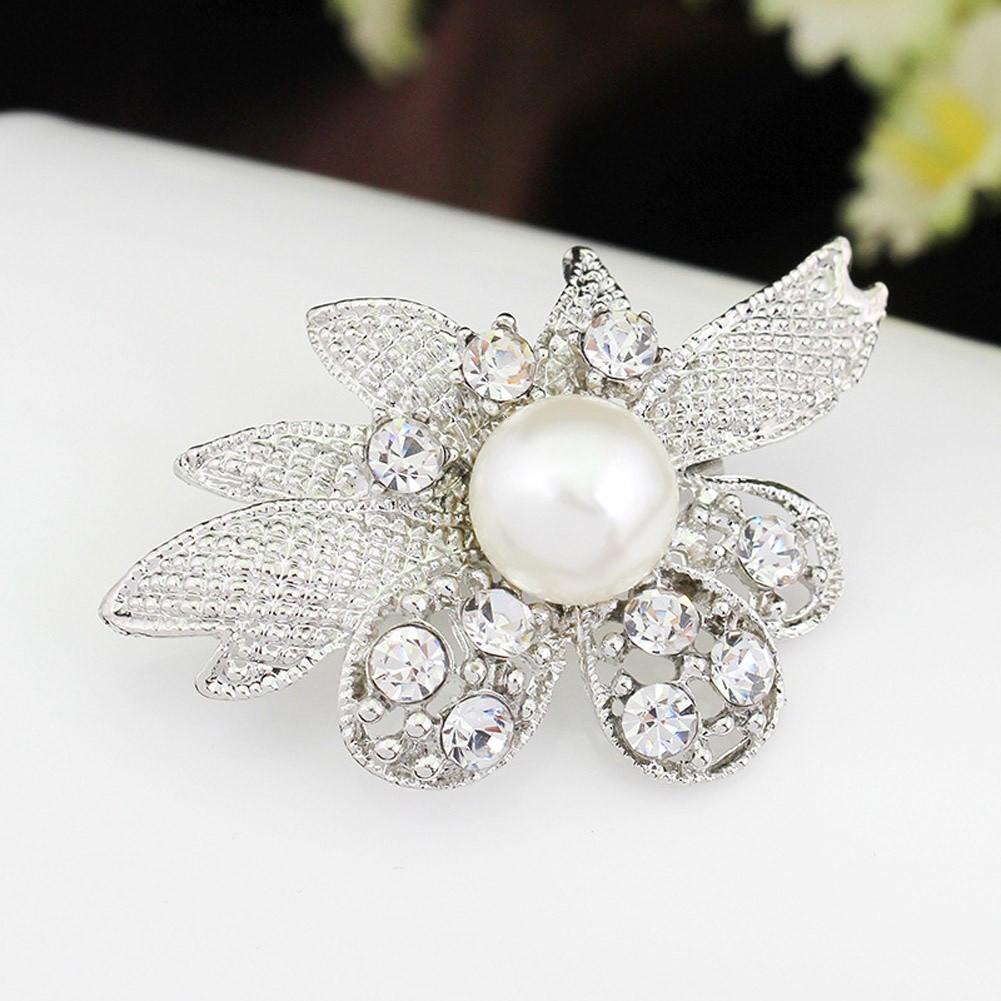 Ghim cài áo đính đá nhiều mẫu