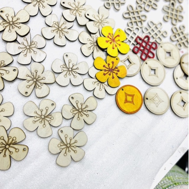 Hoa mai gỗ phụ kiện trang trí Tết Việt dùng tô màu và treo trang trí Tết