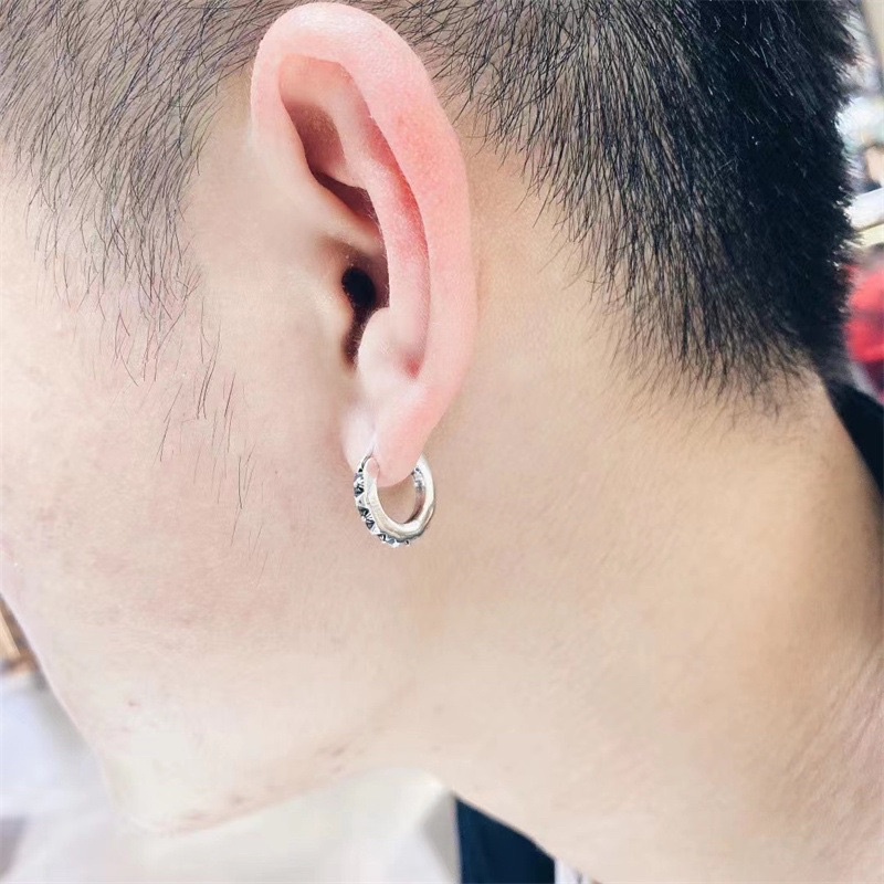 Bông tai chromehearts