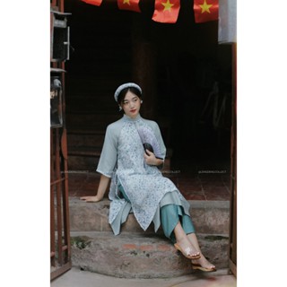 Áo Dài Lộc Biếc - Lengdeng.Collect | Áo dài dáng suông cách tân tà kép hoa nhí phối đũi xanh ngọc Tủ đồ của Lèng Dèng