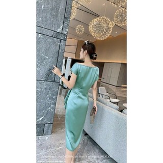 Đầm cổ lật lệch vai nhún eo