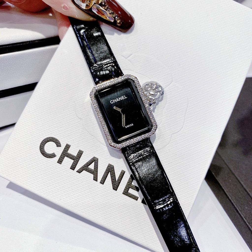 Đồng hồ nữ Chanel Charm 26mm máy Swissquartz, viền đá, dây da