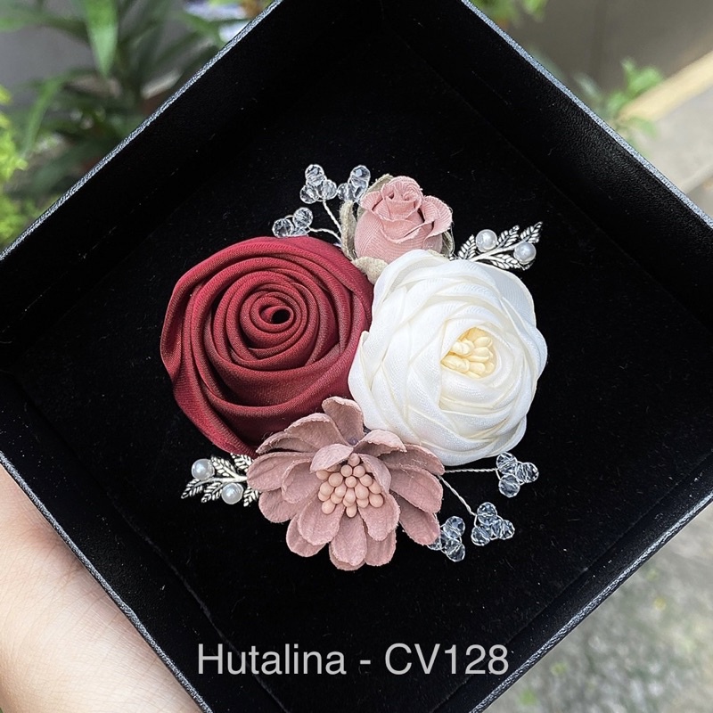 Hoa Cài Áo Handmade Hutalina  CV128 - HUTALINA