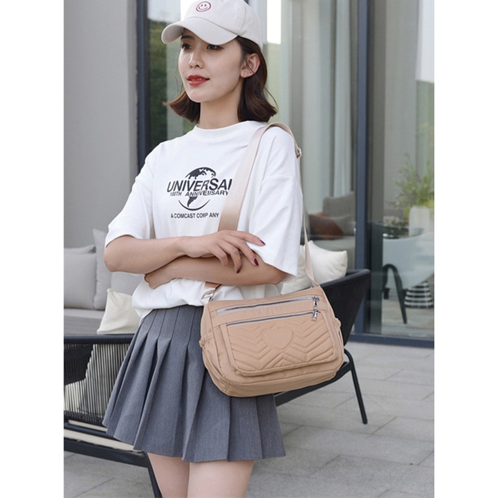 Túi đeo chéo nữ họa tiết hình trái tim, chất vải dù chống nước cao cấp size 26cm TUI-37