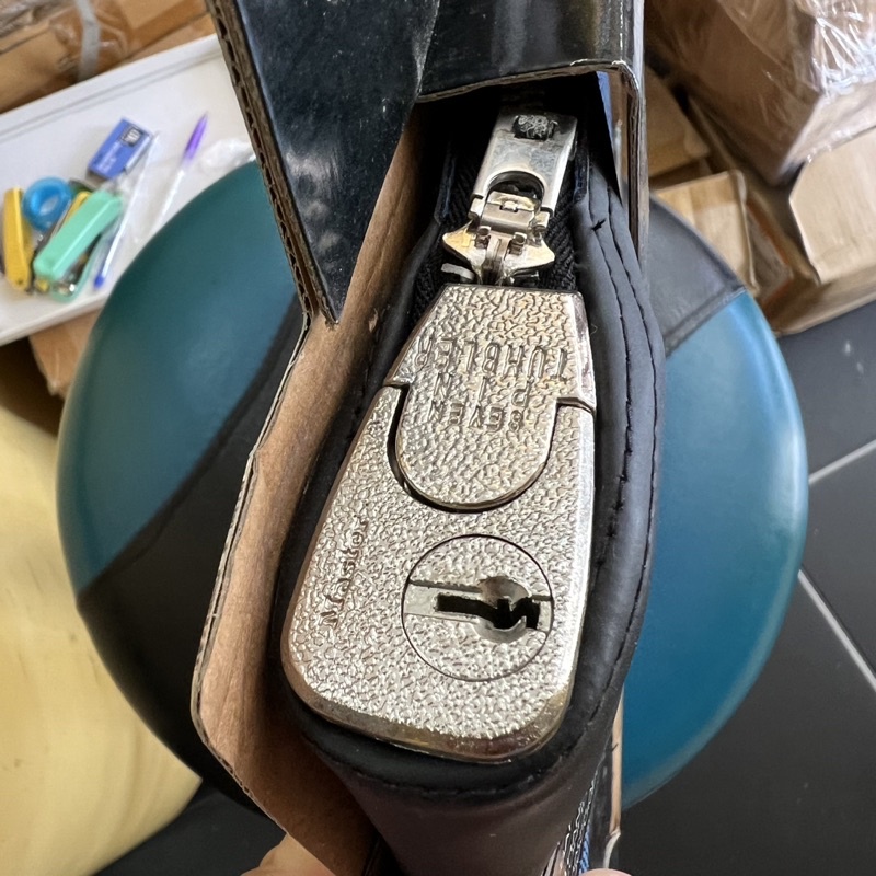 [Hỏa tốc HCM] Túi đựng hồ sơ có khóa Master Lock 7120 D dây kéo kim loại - MSOFT