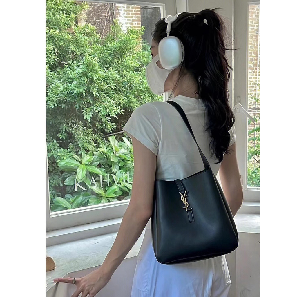 Túi Xách Da 5 / 7 - SL 2022 Kích Thước 23 X 22 X 8 / 5 cm In Hoạ Tiết Hoa Hồng Xinh Xắn