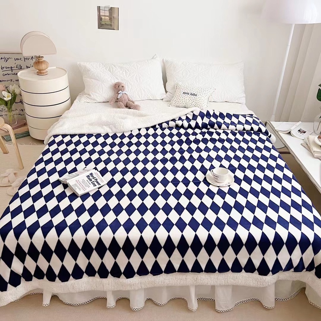 Chăn lông cừu họa tiết dễ thương- có khóa kéo lồng được chăn, kích thước 200*230 ,nặng 2.2kg