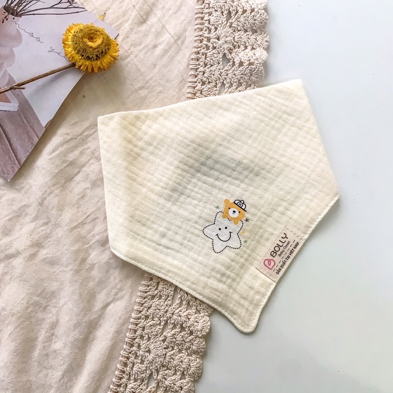 Khăn tam giác, yếm quàng cổ