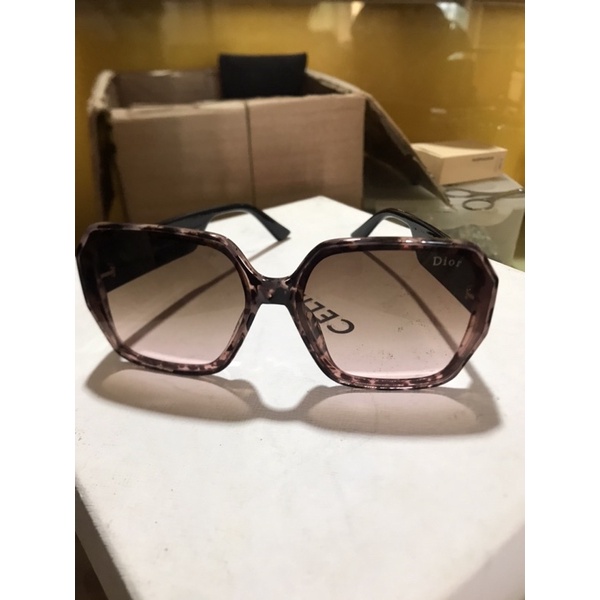 Kính si hiệu nữ di.or kiên Nhật