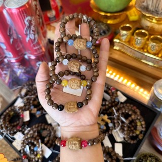Vòng đeo tay trầm hương già dầu đen hạt 8li mix charm trầm hương tốc kèm đá phong thuỷ