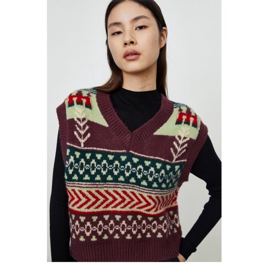 Áo ghile len nâu hoạ tiết Urban Revivo