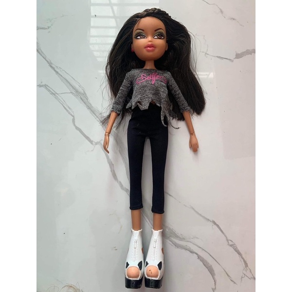 Búp bê Bratz có khớp gối