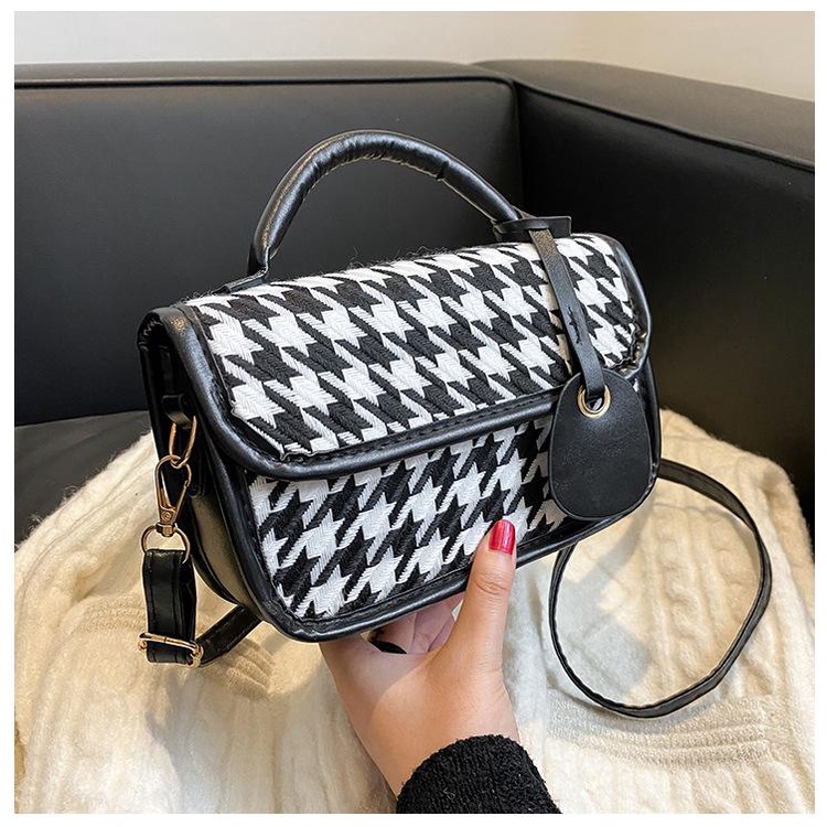 Túi xách đeo chéo đựng điện thoại cầm tay đi chơi giá rẻ AVAISTORE TD17