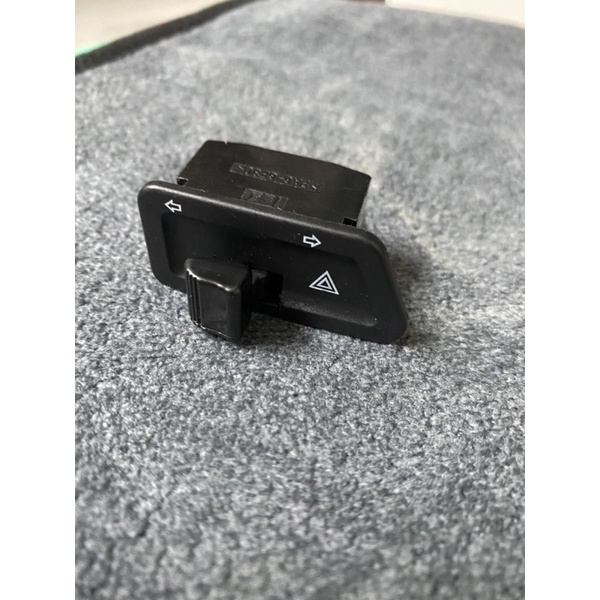 Công tắc hazard gắn cho xe máy