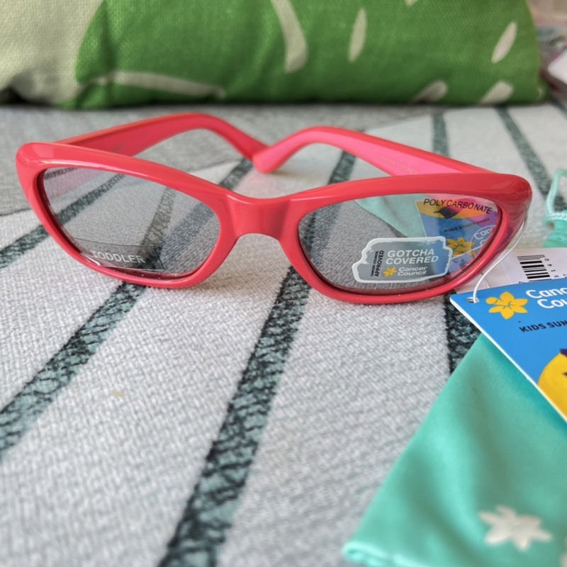 Kính chống nắng Cancer Council Úc cho trẻ em.