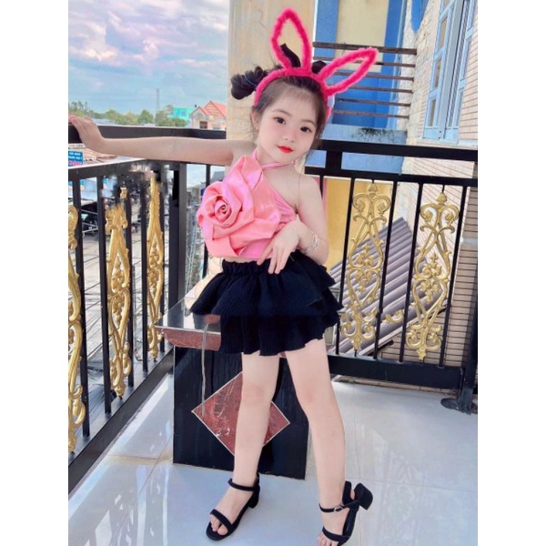 Set áo yếm tết bông hoa hồng kèm chán váy tầng dập ly bé gái