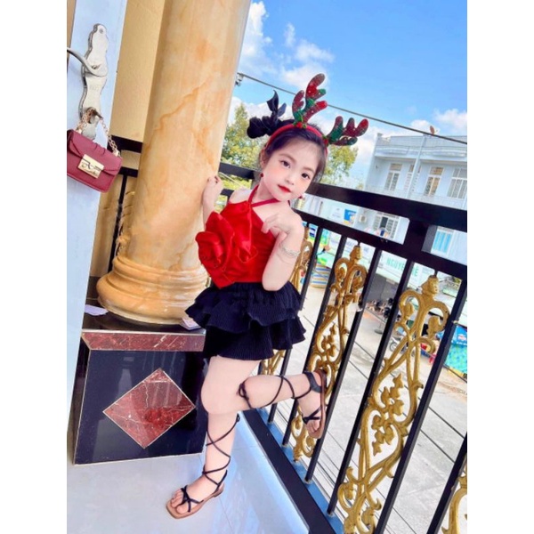 Set áo yếm tết bông hoa hồng kèm chán váy tầng dập ly bé gái