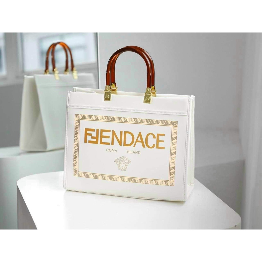 Túi Fendi x Versace - Size 35cm - Có khoá miệng kín đáo - Kèm quai đeo bản to - Lót vải logo hãng - Giá rẻ