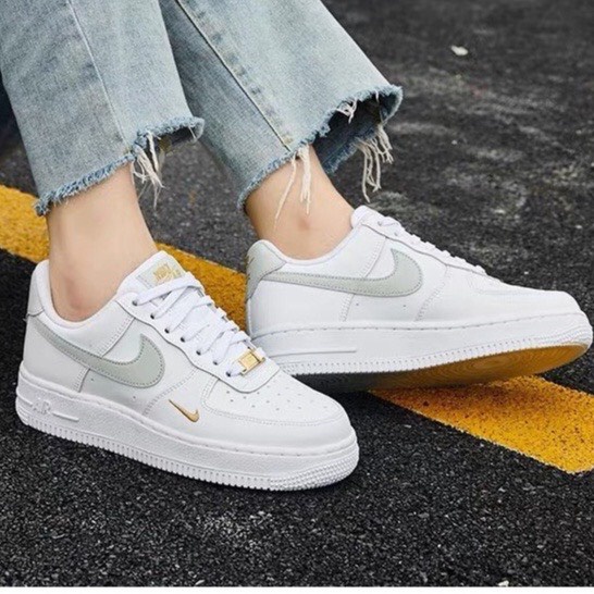 Giày thể thao air force 1 vệt xám logo vàng , Giày sneaker AF1 trắng vệt xám nam nữ bản đẹp 2022