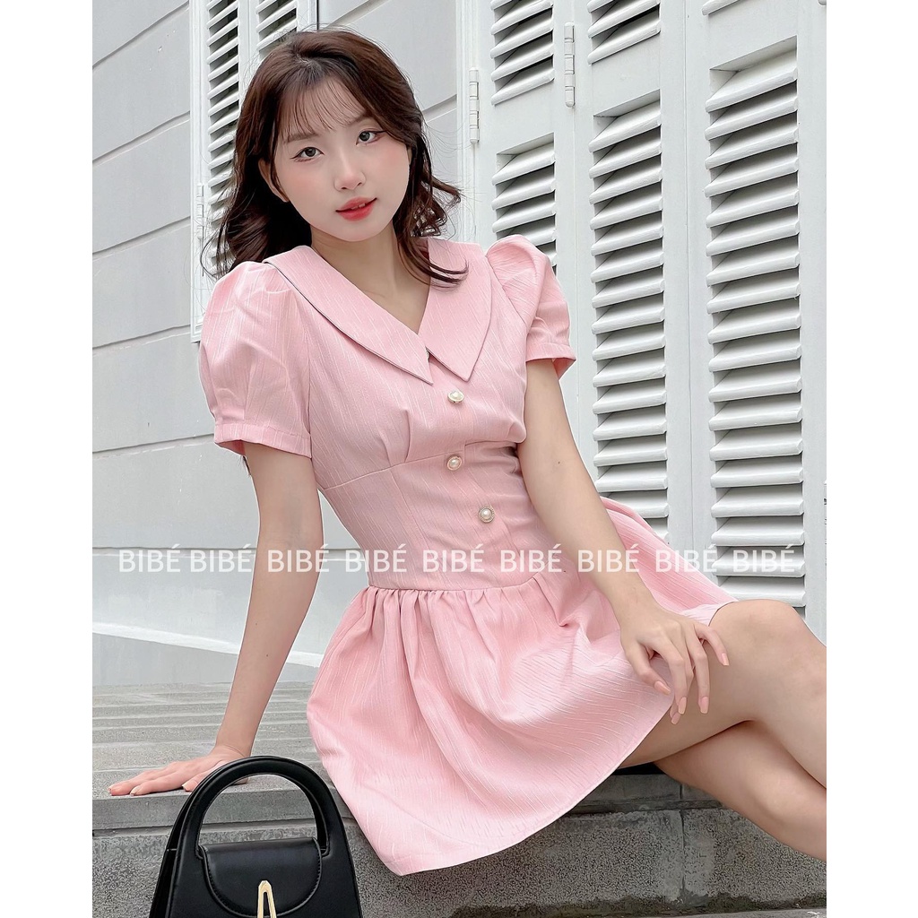 Váy xòe đính cúc ngọc