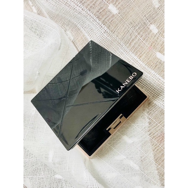Phấn mắt Kanebo