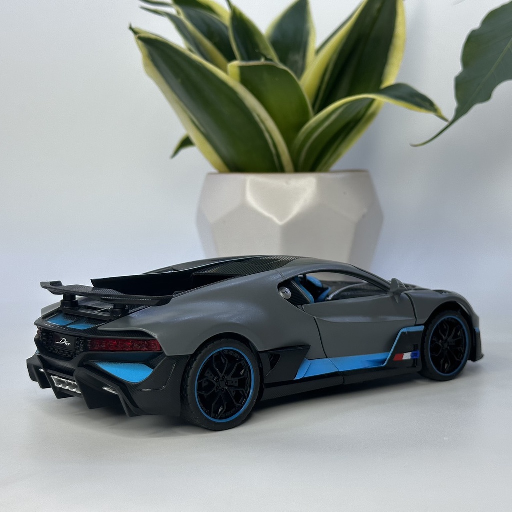 Mô hình siêu xe Bugatti Divo tỷ lệ 1:24 bằng kim loại mẫu Hypercar cực hiếm