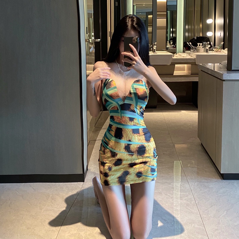 Đầm Ngắn Dáng Ôm In Hoa Khoét Sâu Màu Sắc Quyến Rũ Phong Cách Âu Mỹ