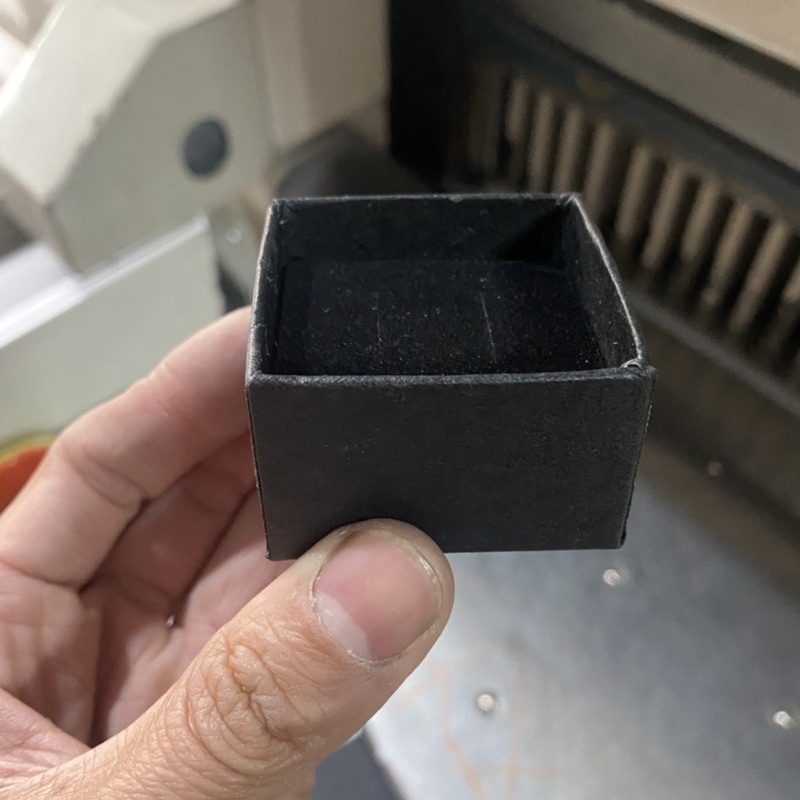 Hộp nhãn  lót mút nhung kèm ảnh thật