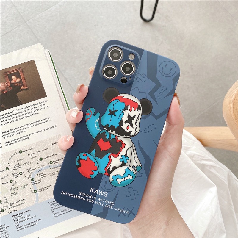 Ốp điện thoại hoạ tiết Kaws cạnh vuông dành cho Iphone Series 11 /12/ 13 Fukia