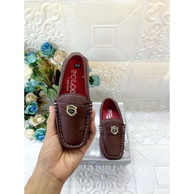 Giày sục polo gắn tag mũi giày siêu sang cho bé